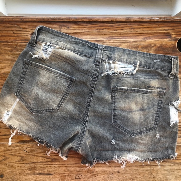 DKNY—Gunsmoke Gray Distressed Bleached Jean Shorts - Picture 4 of 6